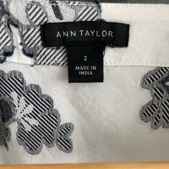 EUC Ann Taylor Floral Wrap Blouse, size 2 - Picture 3 of 6